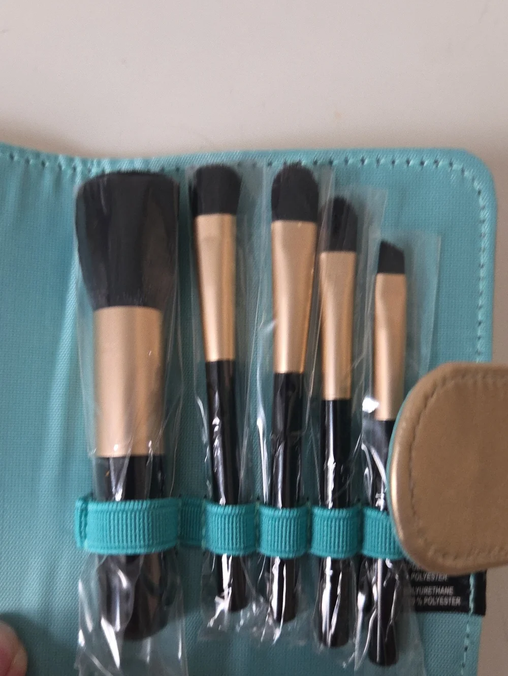 Avon Travel Makeup Brush Set with Gold Case and Turquoise Interior NEW